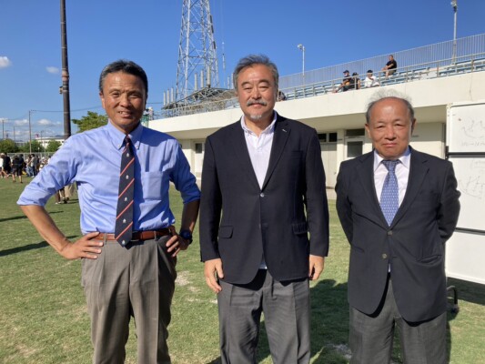 (左から)中四国ジュニアラグビー連絡協議会 小林副会長、ヒーローズ 林会長、中四国ジュニアラグビー連絡協議会 鳥家会長